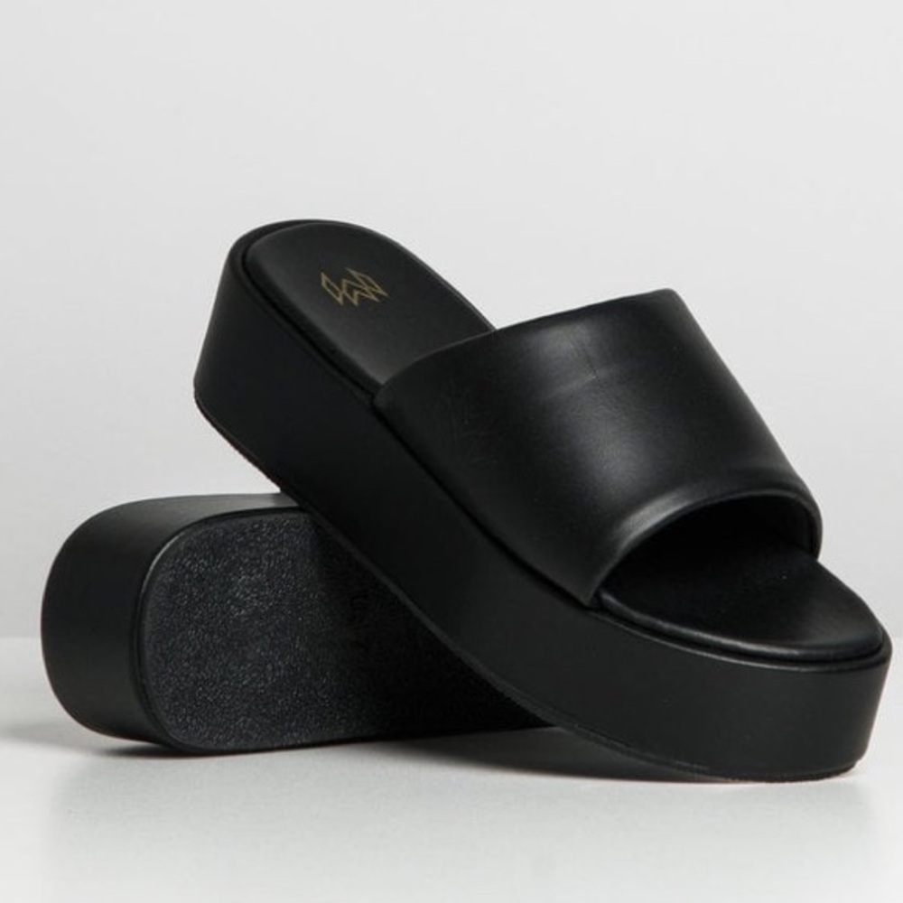 Malvados The Kacey Platform Slide Sandal Black
Y2K Baddie Summer Spring SZ 5/6